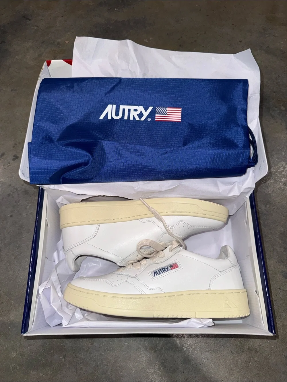 AUTRY SNEAKERS WOMAN MEDALIST LOW SNEAKER LEATHER, WHITE size 8 / EU 39